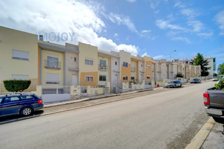 Moradia T5 para Venda em Corroios Foto 35