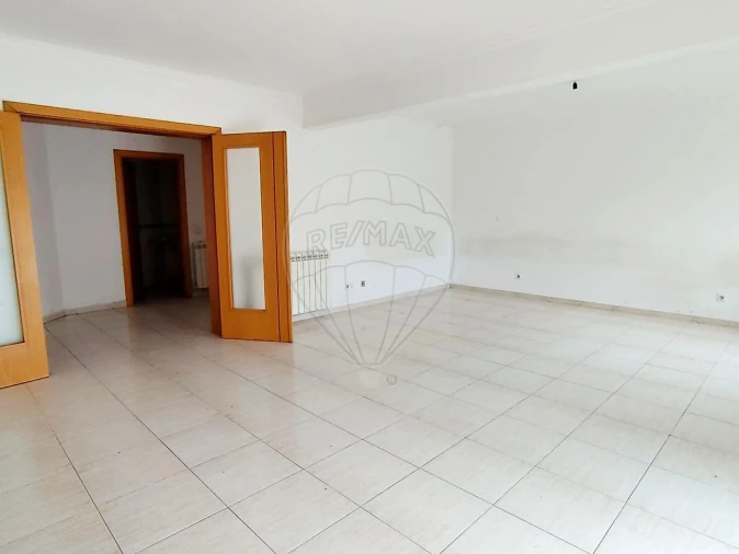 Apartamento T3 para Venda em Azambuja Foto 3