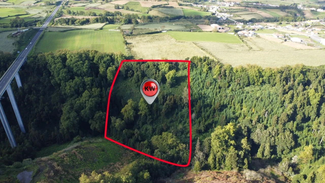 Terreno para Venda em Lomba da Maia Foto 1