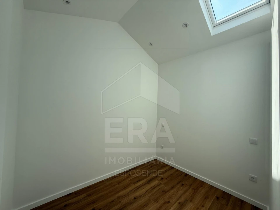 Moradia T2 para Venda em Santa Maria Maior e Monserrate e Meadela Foto 10