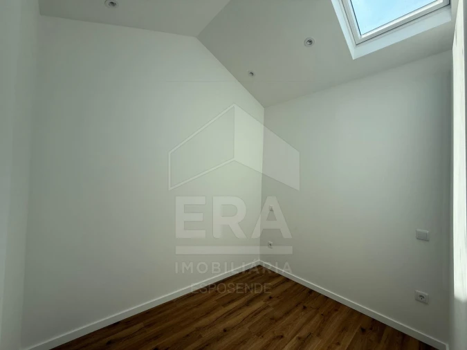 Moradia T2 para Venda em Santa Maria Maior e Monserrate e Meadela Foto 10