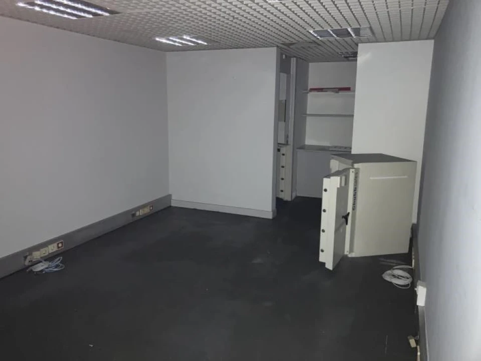 Loja para Venda em Cidade da Maia Foto 7