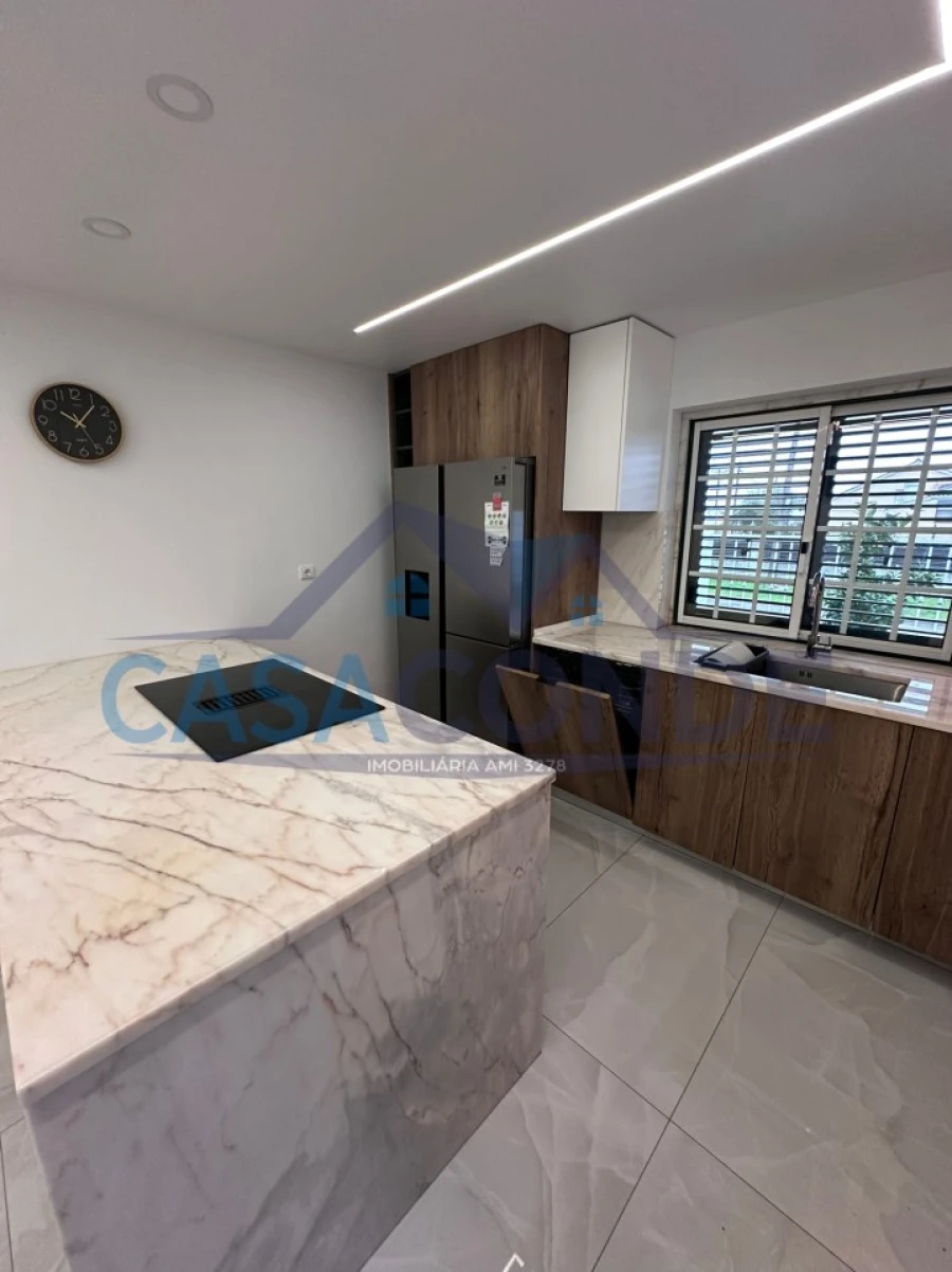 Moradia T4 para Venda em Fernao Ferro Foto 3