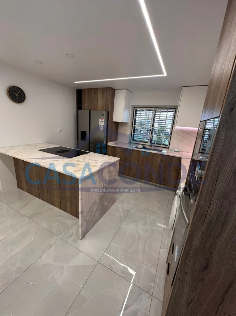 Moradia T4 para Venda em Fernao Ferro Foto 23