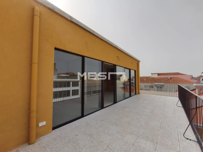 Apartamento T2 para Venda em Alvalade Foto 3