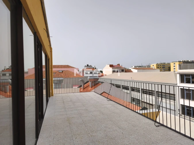 Apartamento T2 para Venda em Alvalade Foto 2