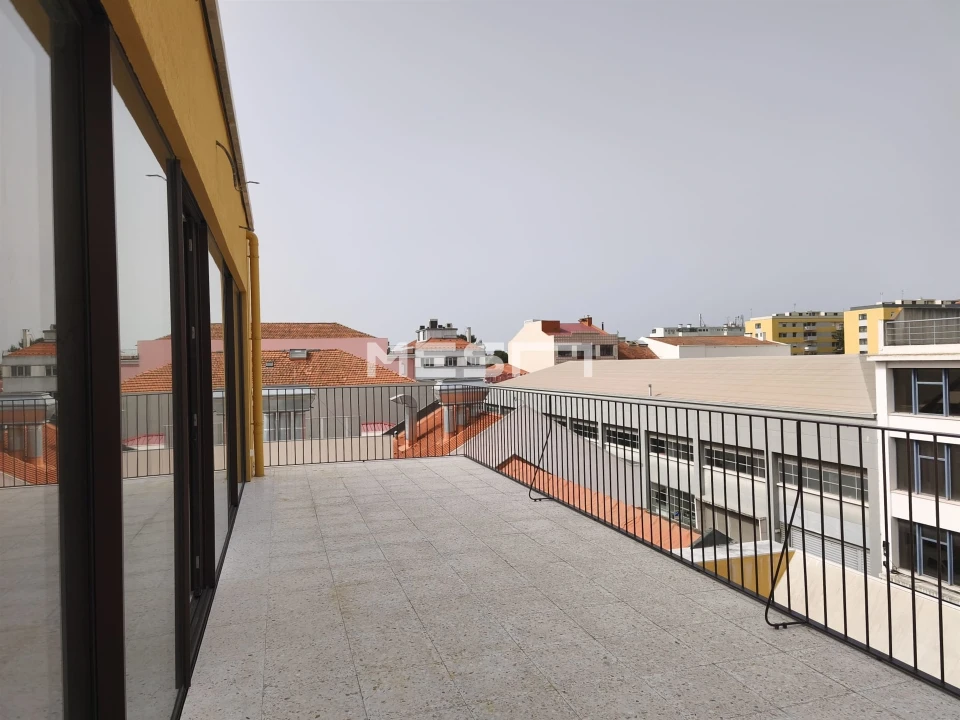 Apartamento T2 para Venda em Alvalade Foto 2
