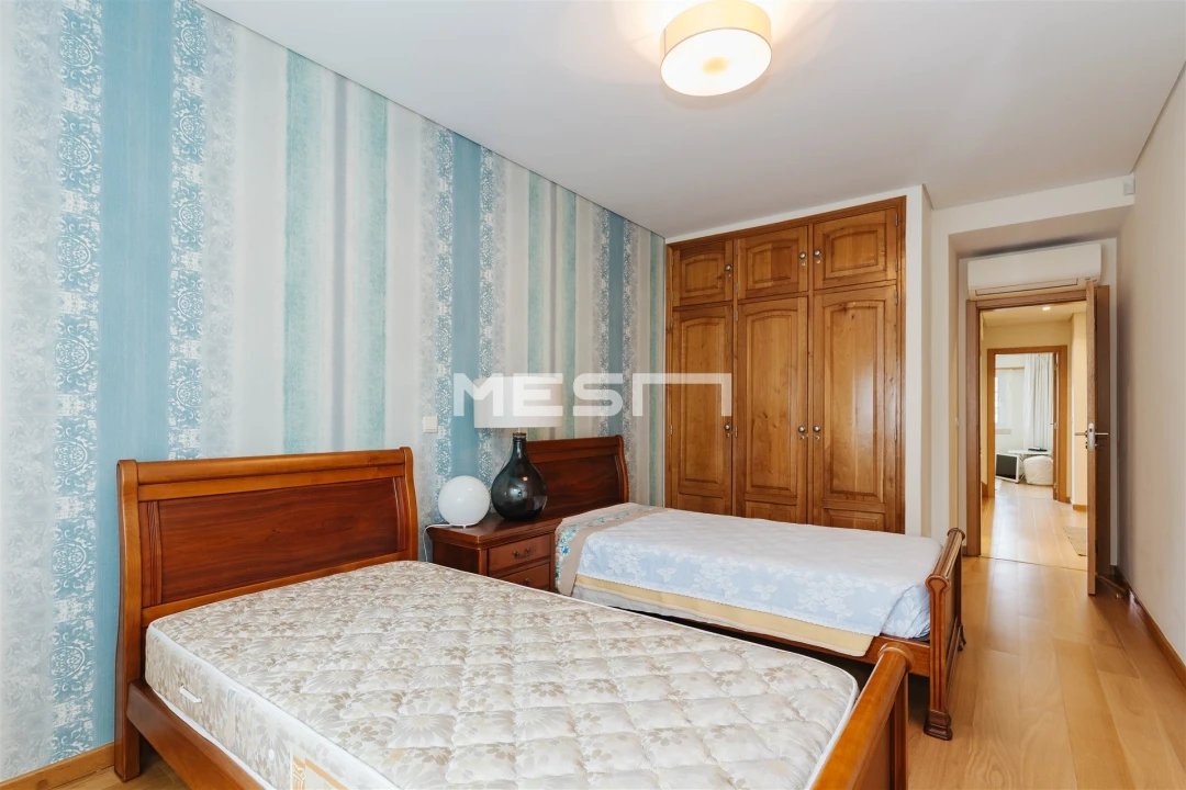 Moradia T4 para Venda em Alvalade Foto 13