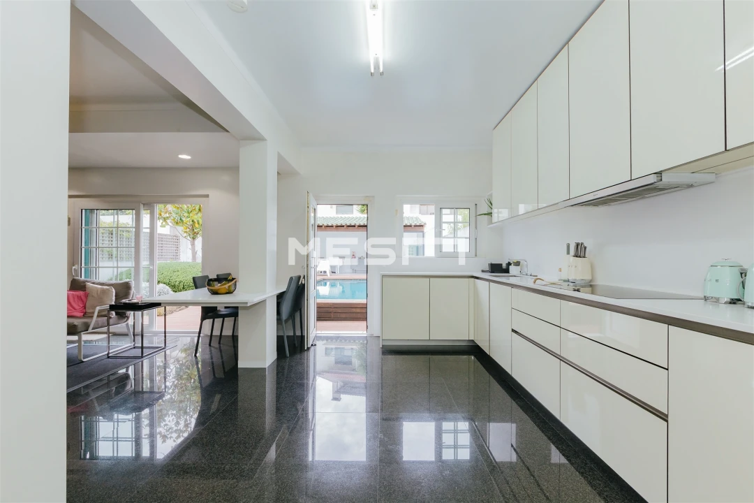 Moradia T4 para Venda em Alvalade Foto 4