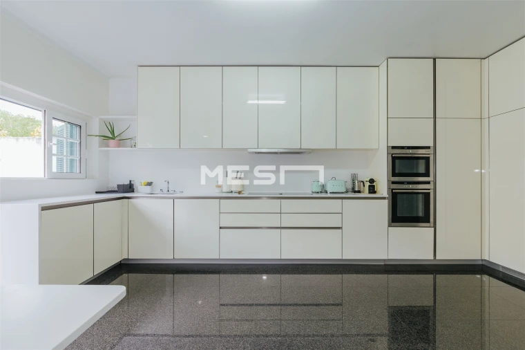 Moradia T4 para Venda em Alvalade Foto 3