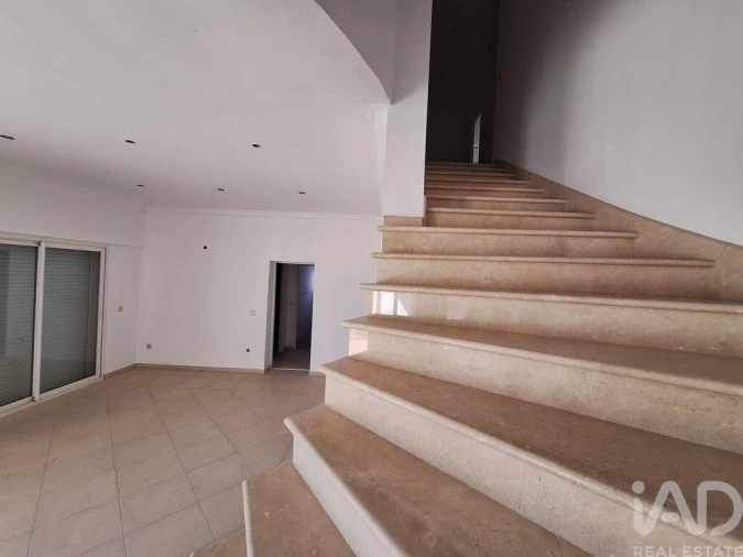 Moradia T4 para Venda em Além da Ribeira e Pedreira Foto 11