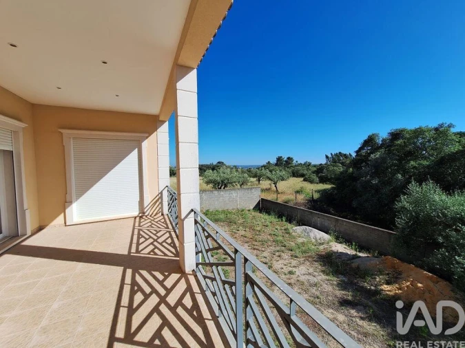 Moradia T4 para Venda em Além da Ribeira e Pedreira