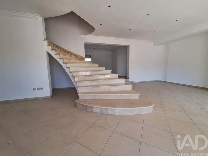 Moradia T4 para Venda em Além da Ribeira e Pedreira Foto 18