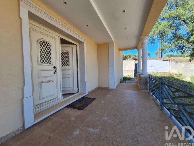 Moradia T4 para Venda em Além da Ribeira e Pedreira Foto 2