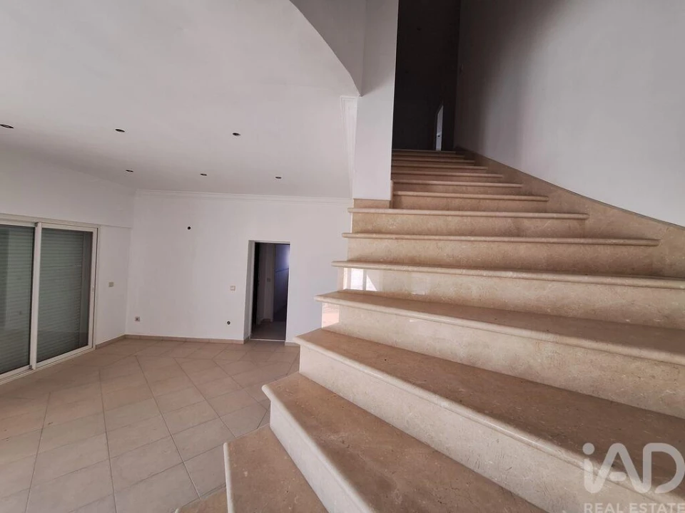 Moradia T4 para Venda em Além da Ribeira e Pedreira Foto 11