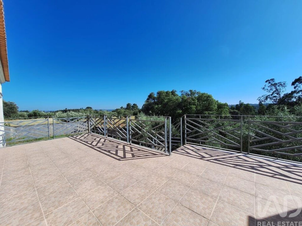 Moradia T4 para Venda em Além da Ribeira e Pedreira Foto 4