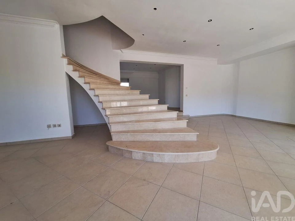 Moradia T4 para Venda em Além da Ribeira e Pedreira Foto 18