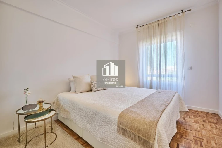 Apartamento T1 para Venda em Costa da Caparica Foto 4