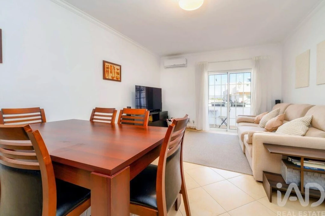Apartamento T2 para Venda em Quarteira Foto 7