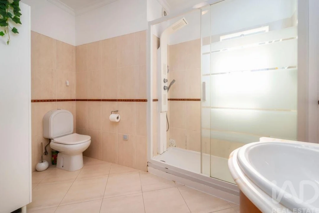 Apartamento T2 para Venda em Quarteira Foto 17