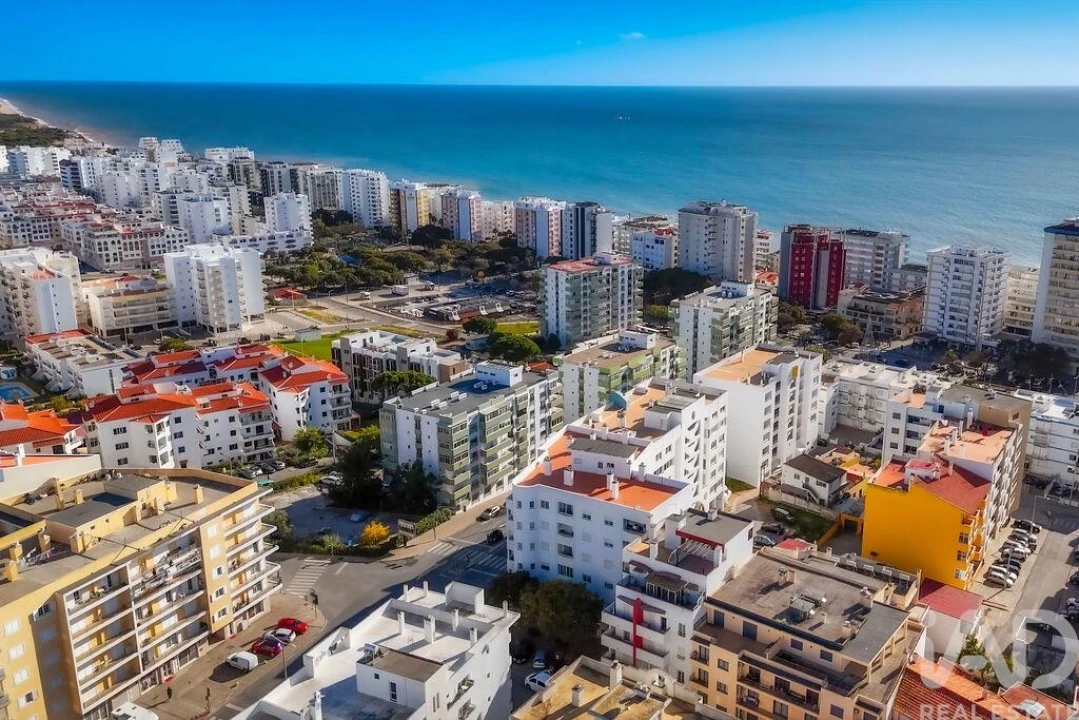 Apartamento T2 para Venda em Quarteira Foto 32