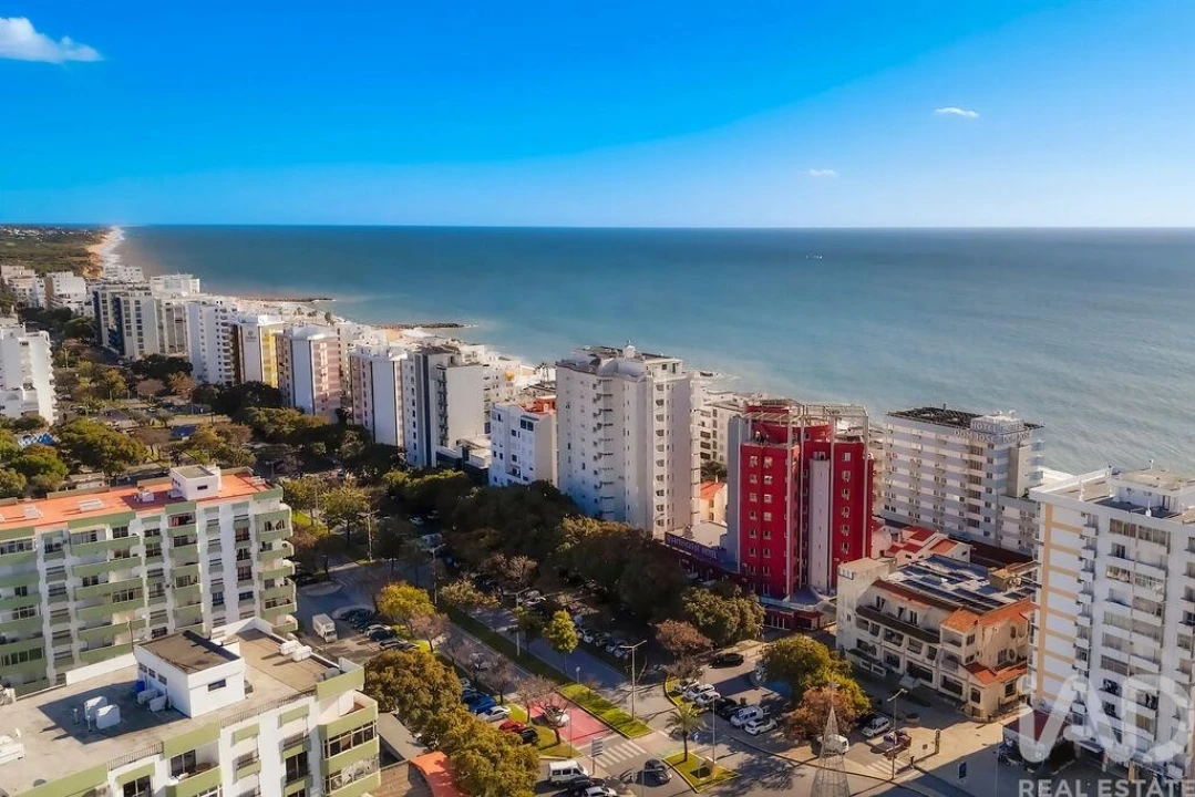 Apartamento T2 para Venda em Quarteira Foto 31