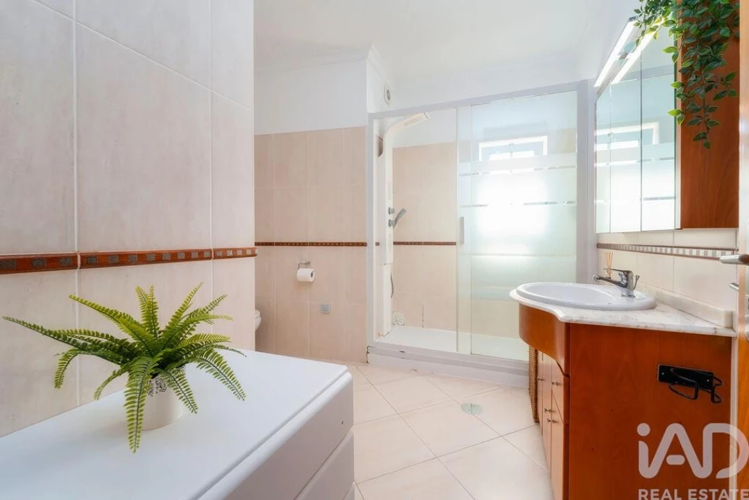 Apartamento T2 para Venda em Quarteira Foto 18