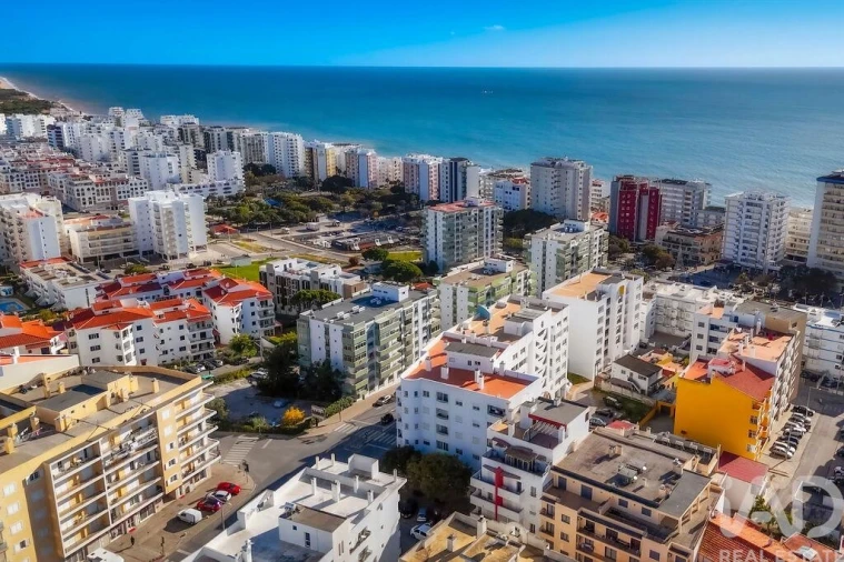 Apartamento T2 para Venda em Quarteira Foto 32