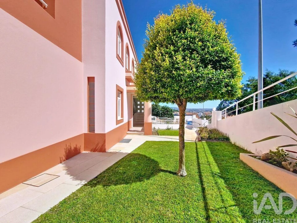 Moradia T4 para Venda em Venda do Pinheiro e Santo Estêvão das Galés Foto 2