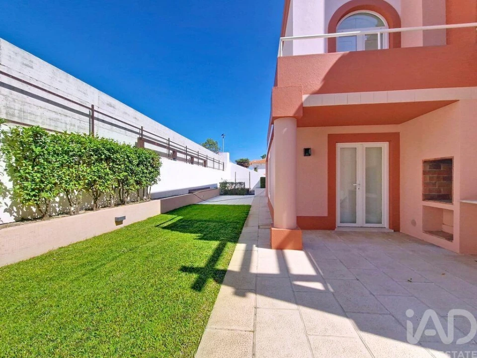 Moradia T4 para Venda em Venda do Pinheiro e Santo Estêvão das Galés Foto 3