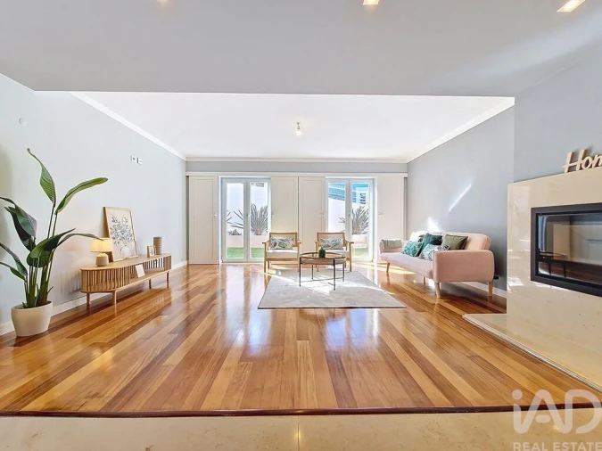 Moradia T4 para Venda em Venda do Pinheiro e Santo Estêvão das Galés Foto 9