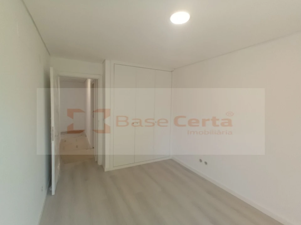 Apartamento T3 para Venda em Vialonga Foto 5