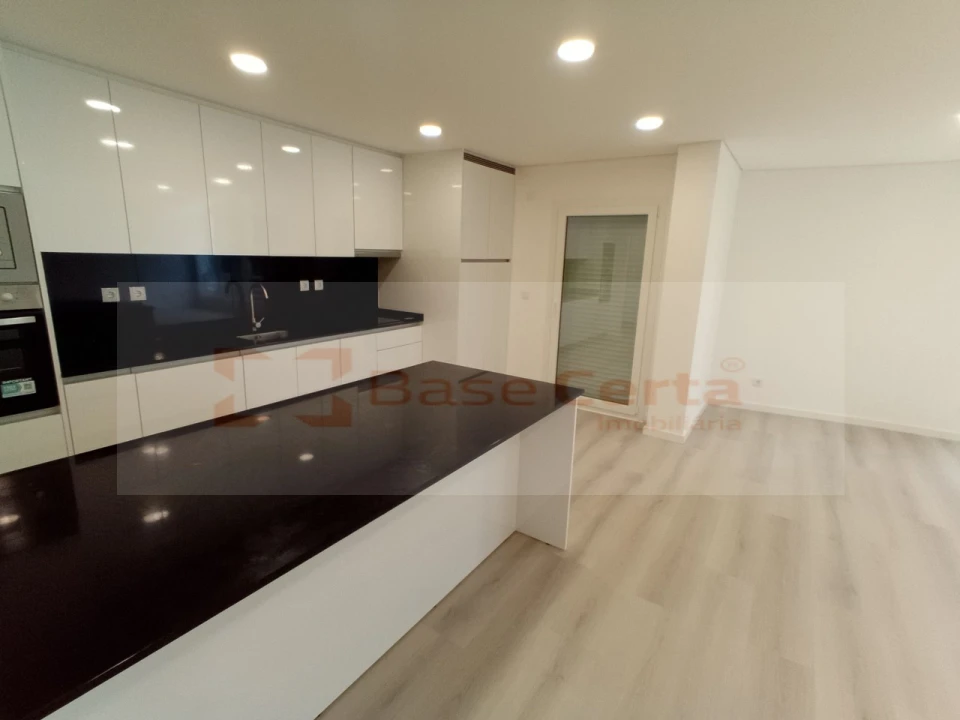 Apartamento T3 para Venda em Vialonga Foto 2