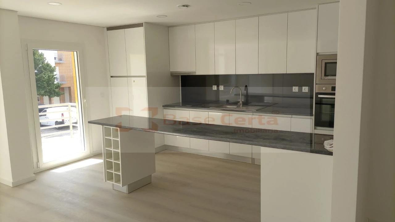 Apartamento T3 para Venda em Vialonga Foto 1