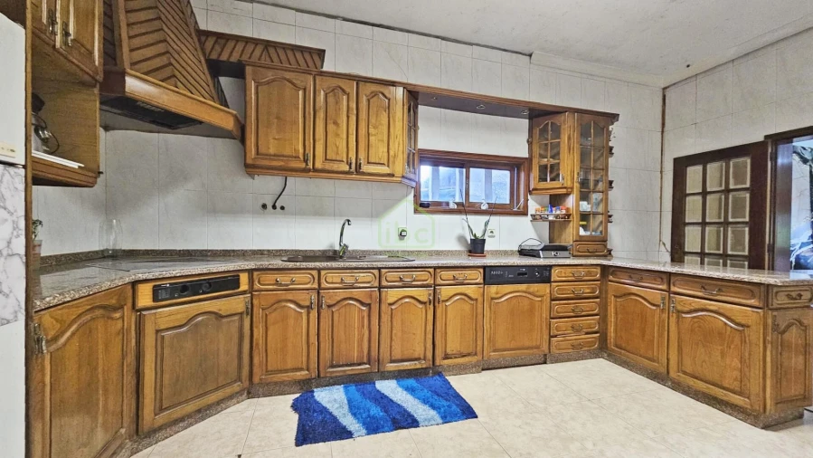 Moradia T4 para Venda em Retorta e Tougues Foto 11