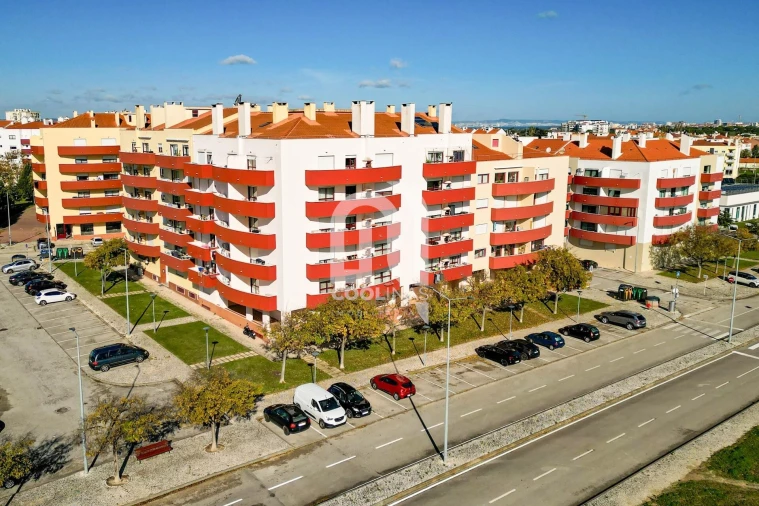 Apartamento T3 para Venda em Seixal, Arrentela e Aldeia de Paio Pires Foto 4