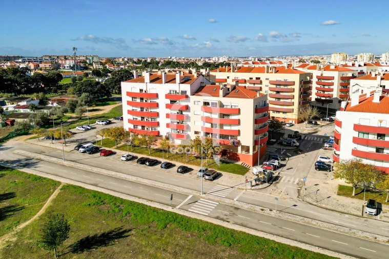 Apartamento T3 para Venda em Seixal, Arrentela e Aldeia de Paio Pires Foto 2