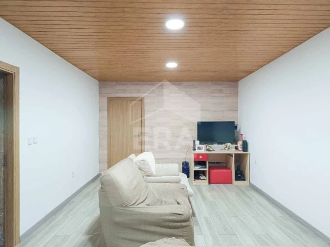 Moradia T2 para Venda em Fermentelos Foto 6