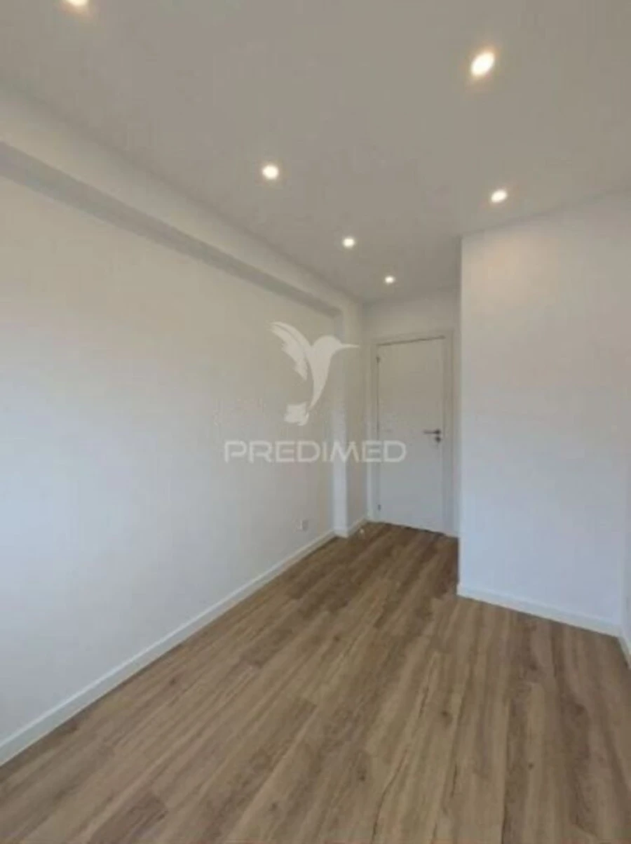 Apartamento T1 para Venda em Porto Salvo Foto 2