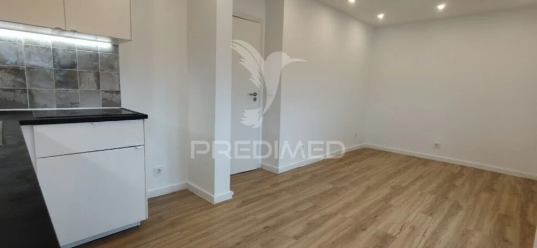 Apartamento T1 para Venda em Porto Salvo Foto 2