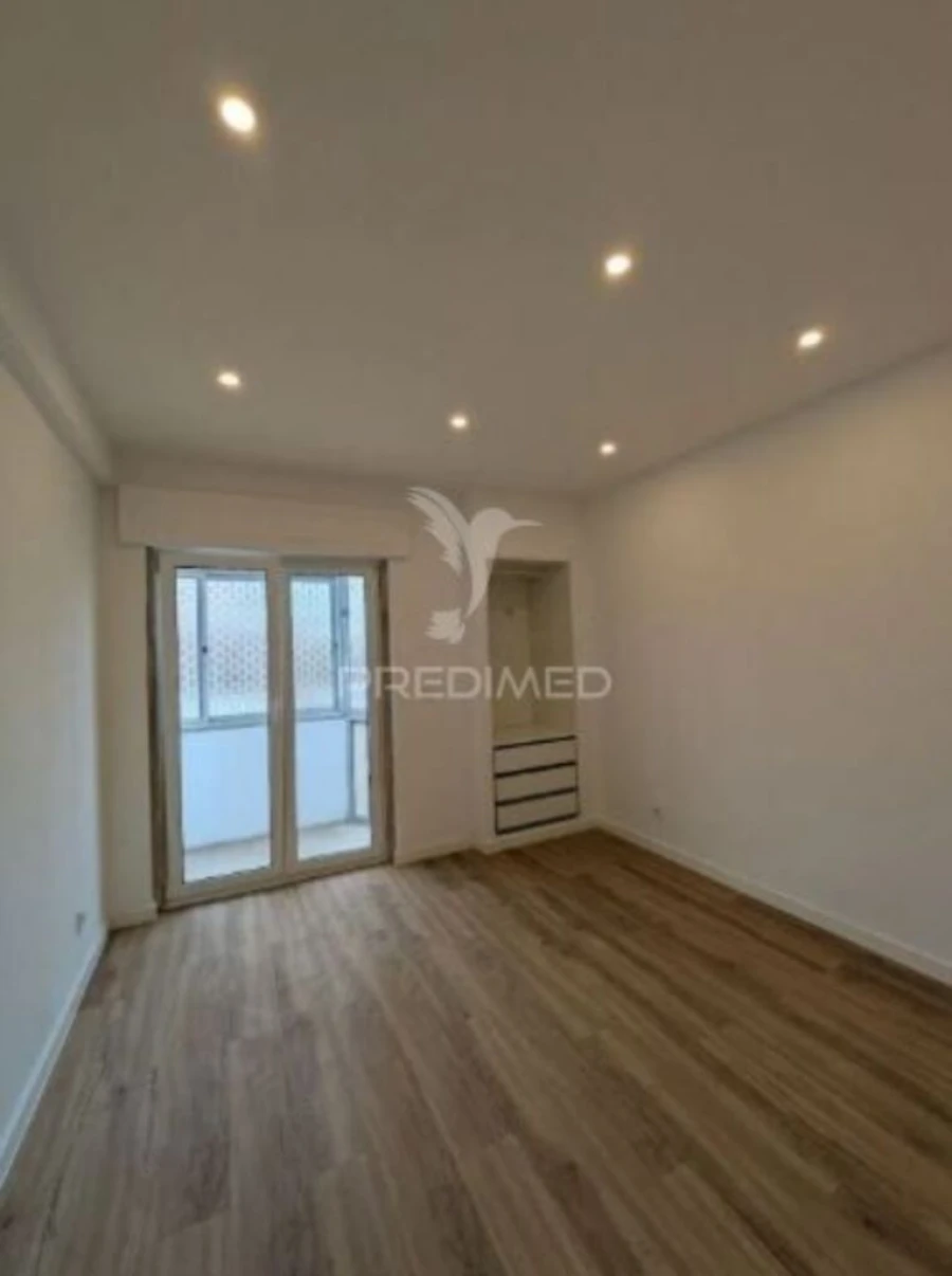 Apartamento T1 para Venda em Porto Salvo Foto 4