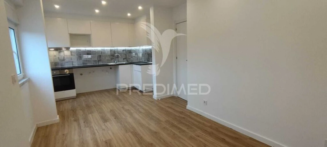 Apartamento T1 para Venda em Porto Salvo Foto 3