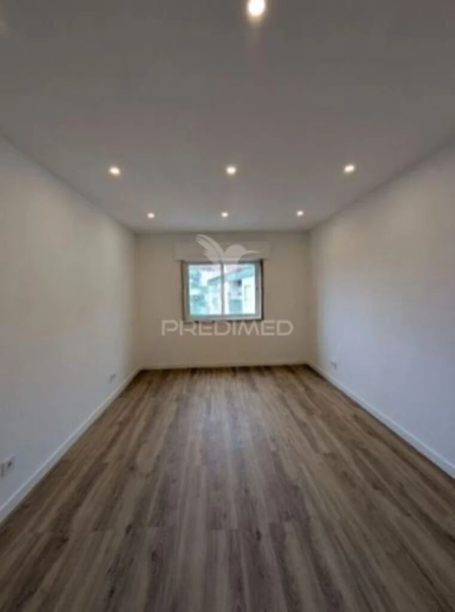 Apartamento T1 para Venda em Porto Salvo Foto 5