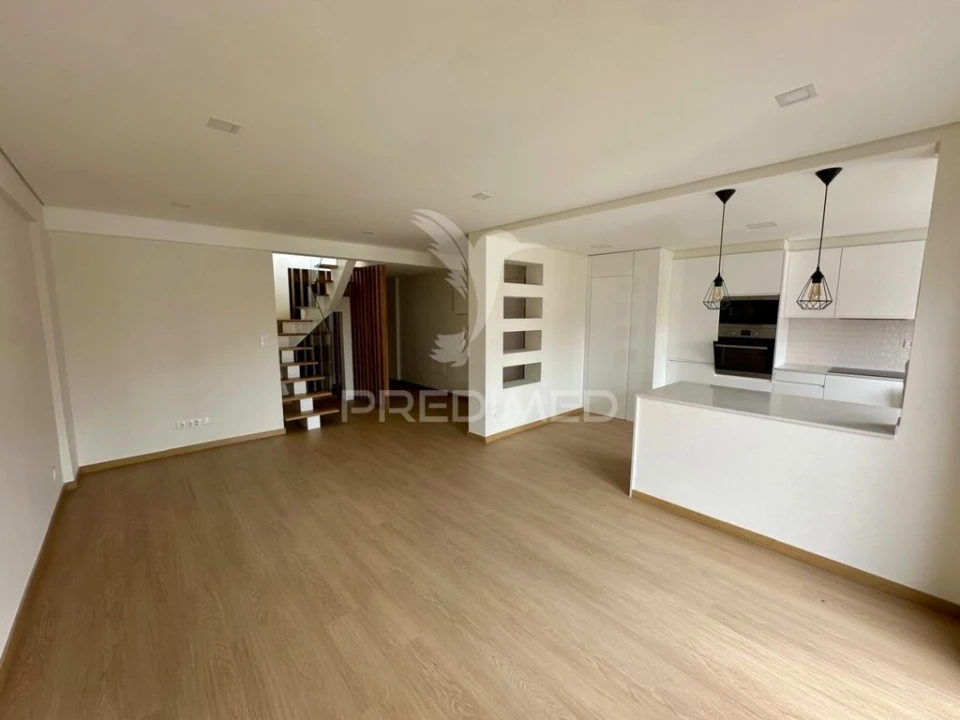 Apartamento T4 para Venda em Barcarena Foto 8