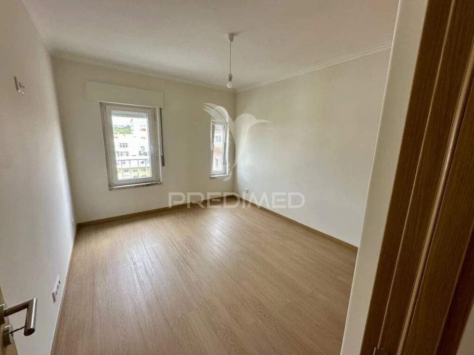 Apartamento T4 para Venda em Barcarena Foto 16