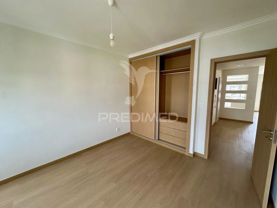 Apartamento T4 para Venda em Barcarena Foto 14