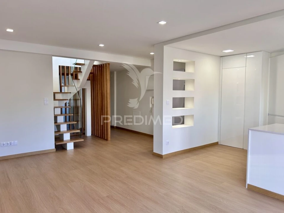 Apartamento T4 para Venda em Barcarena Foto 1