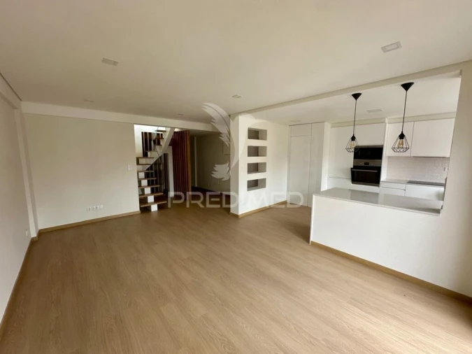 Apartamento T4 para Venda em Barcarena Foto 8