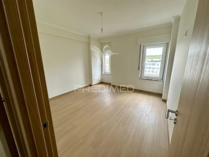 Apartamento T4 para Venda em Barcarena Foto 17