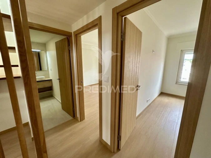 Apartamento T4 para Venda em Barcarena Foto 13